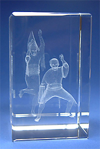 3D�N���X�^�����H��̒����ʐ^