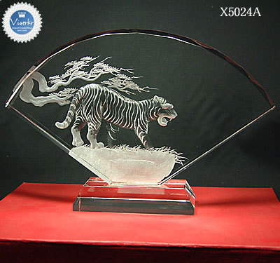 �N���X�^���� ��^ �g���[����