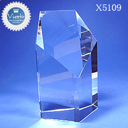 �N���X�^�� �g���t�B�[