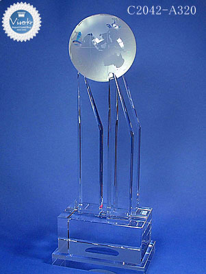 �N���X�^�� �g���t�B�[