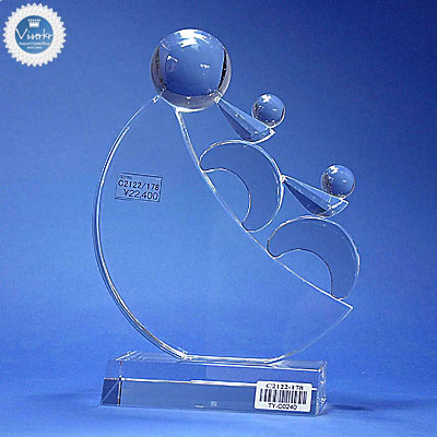 �N���X�^�� �g���t�B�[