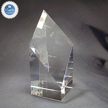 �N���X�^�� �g���t�B�[