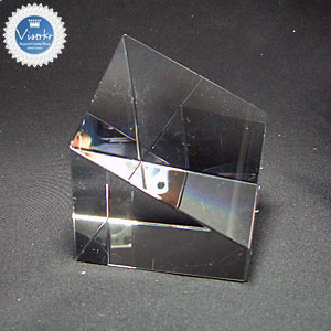 �N���X�^�� �g���t�B�[