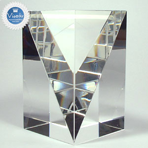 �N���X�^�� �g���t�B�[