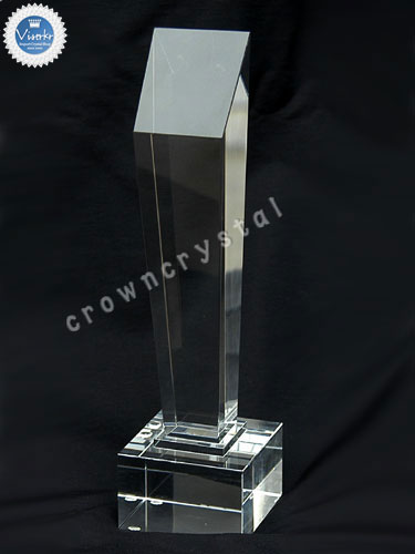 �N���X�^�� �g���t�B�[