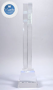 �N���X�^�� �g���t�B�[