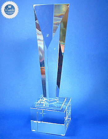 �N���X�^�� �g���t�B�[