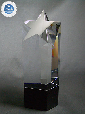 �N���X�^�� �g���t�B�[