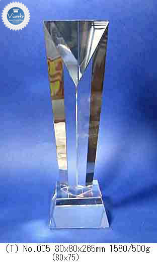 �N���X�^�� �g���t�B�[