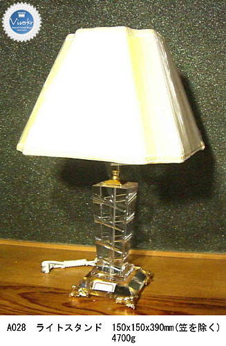 �N���X�^�� ���C�g�X�^���h