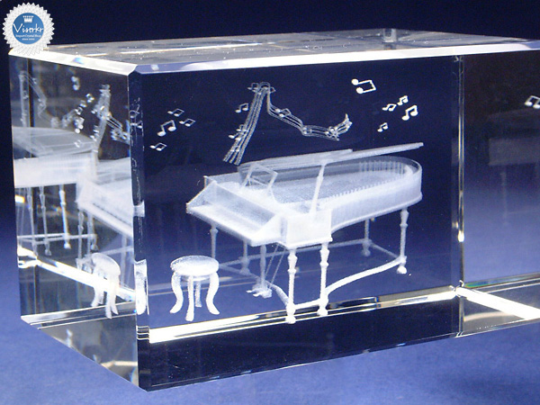 3D�N���X�^�� �s�A�m �ʐ^��