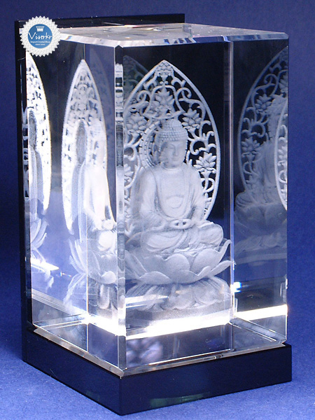 3D�N���X�^�� ����ɔ@���� �ʐ^��