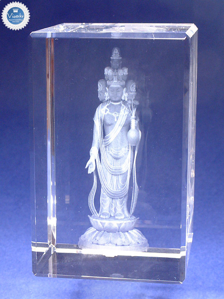 3D�N���X�^�� �\��ʊω��� �ʐ^��