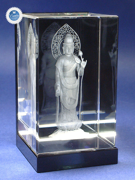 3D�N���X�^�� ���ω���F�� �ʐ^��