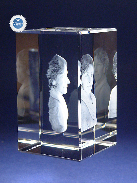 �ʐ^�̗��̒��� �l��