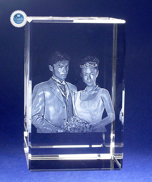 �ʐ^�̗��̒��� �l���i�y�A�j