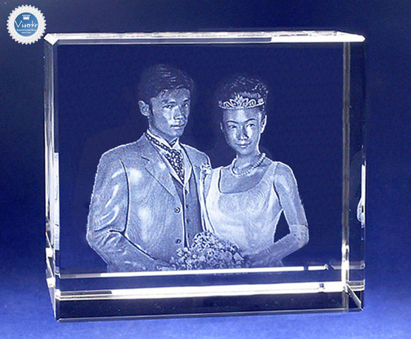 �ʐ^�̗��̒��� �l���i�y�A�j