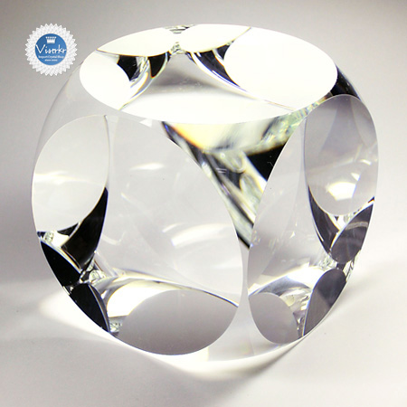 �N���X�^���L���[�u ����ʎ��