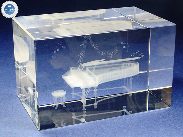 3D�N���X�^�� �s�A�m