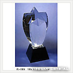 �N���X�^�� �g���t�B�[